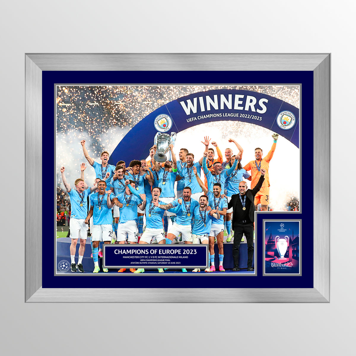 Ascensore del trofeo dei vincitori della finale di UEFA Champions League 2023 - Manchester City