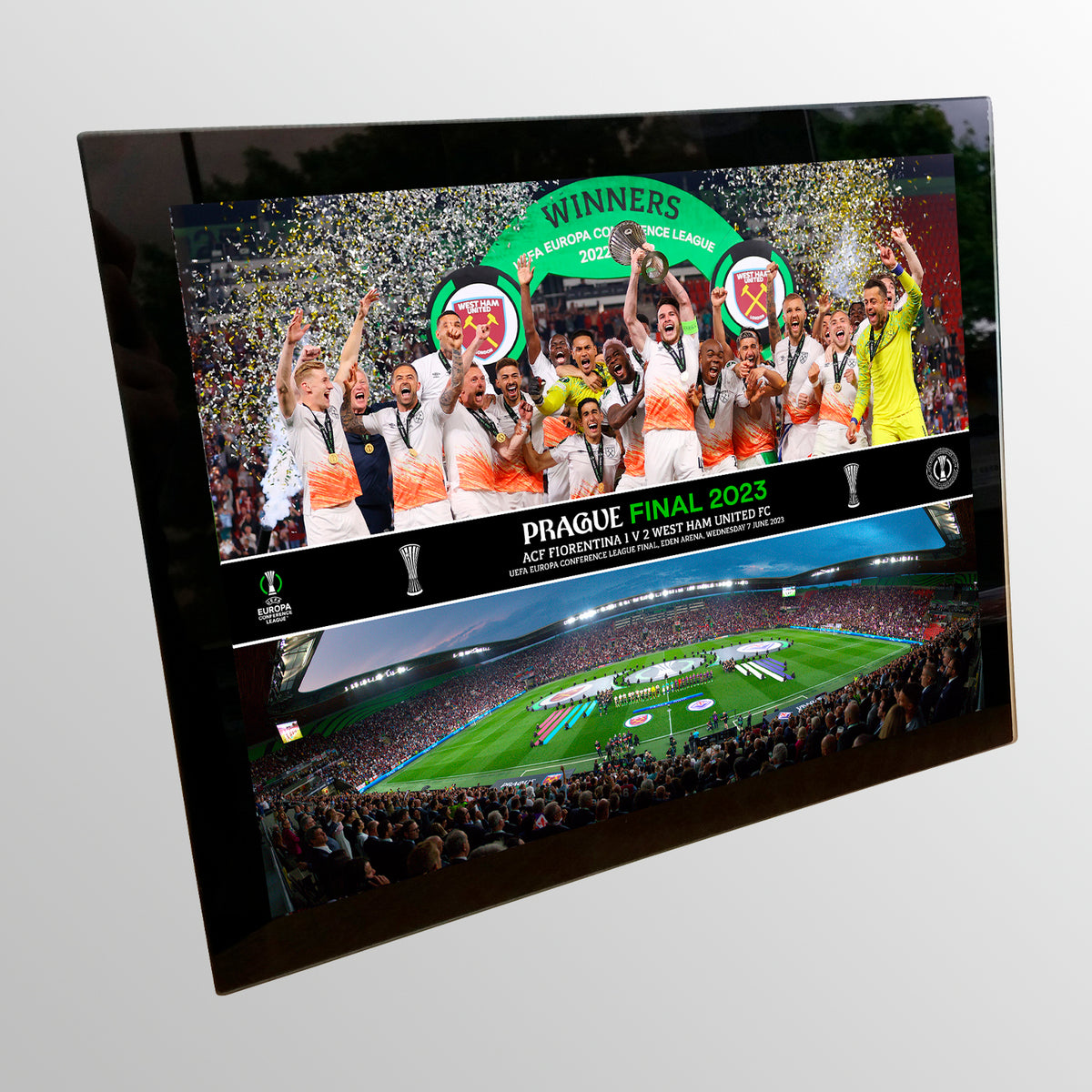 Montaggio celebrativo della finale di Praga in vetro temperato della finale della UEFA Europa Conference League 2023 con sollevamento dei trofei e formazione panoramica