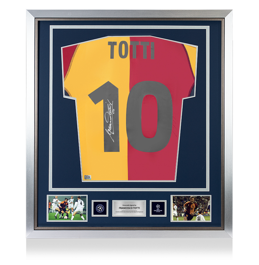 Maglia Home dell&#39;AS Roma 2001-02 autografata e incorniciata dal retro ufficiale della UEFA Champions League di Francesco Totti