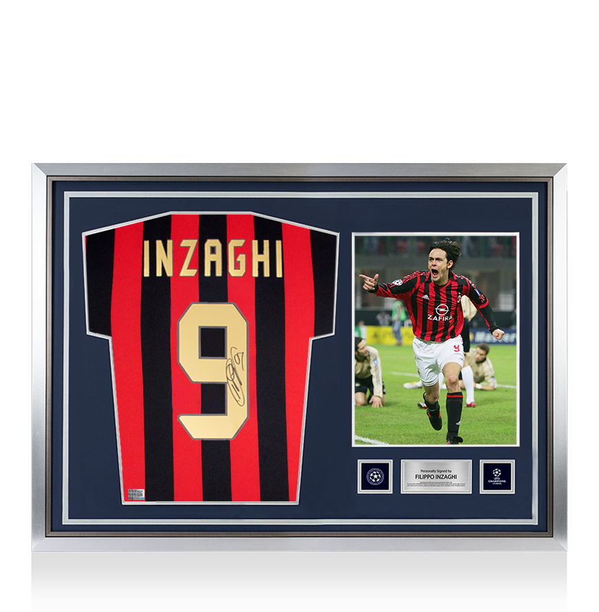 Maglia storica home dell&#39;AC Milan autografata dal retro ufficiale della UEFA Champions League di Filippo Inzaghi e incorniciata dall&#39;eroe